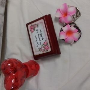 Danbury Mint musical jewelry box with necklace